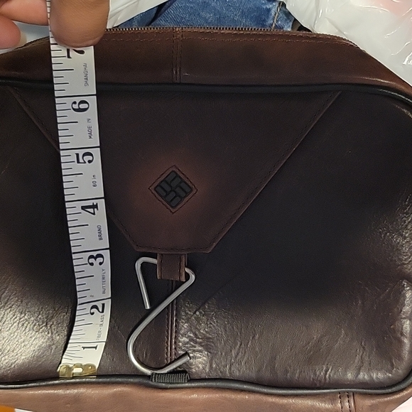 Columbia leather hanging toiletry bag - Picture 8 of 9